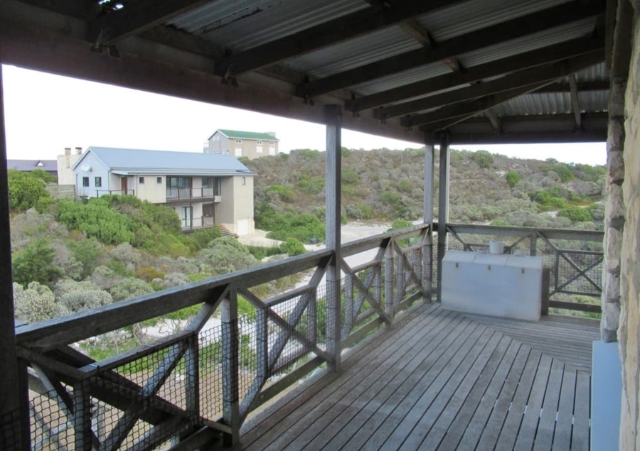 To Let 4 Bedroom Property for Rent in Suiderstrand Western Cape